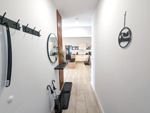 Entrada, BesTime - 5 Schlafzimmer, Wohnzimmer, Kuche, Waschtrockner, Terrasse, Smart-TVs, Netflix, Tischfußba in Wildeshausen