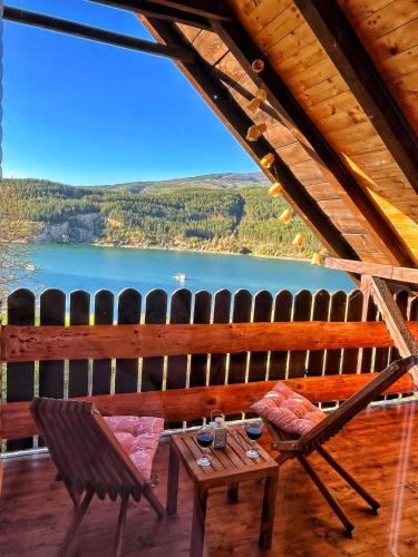 Удобства, Zavojsko jezero - Vila Jezero in Пирот