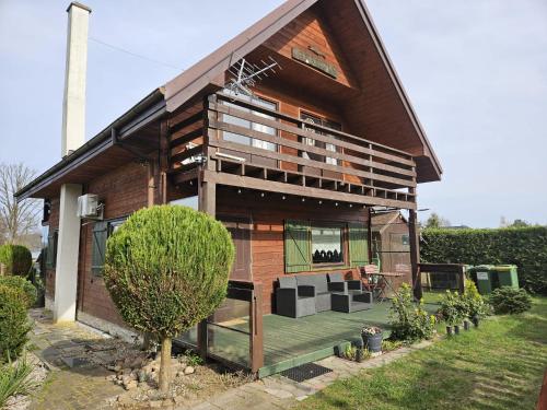 3 bedrooms, 5 beds