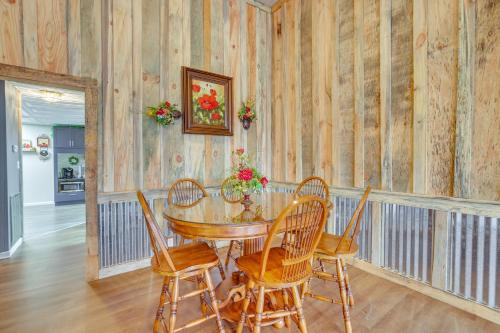 Downtown Lineville Vacation Rental about 10 Mi to Lake in Lineville, USA