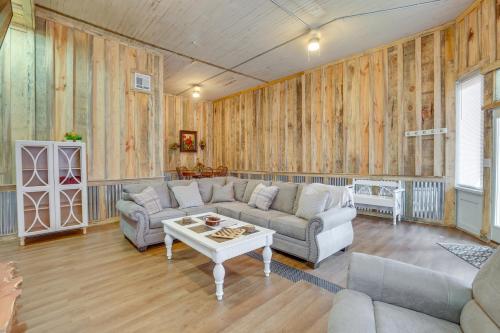 Downtown Lineville Vacation Rental about 10 Mi to Lake in Lineville, USA