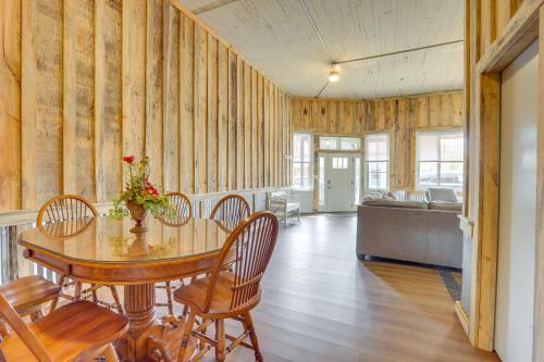 Downtown Lineville Vacation Rental about 10 Mi to Lake in Lineville, USA