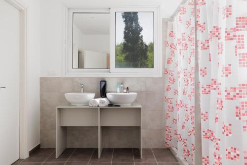Local Hostel & Suites - image 2