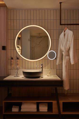 Deluxe Twin Room image 4