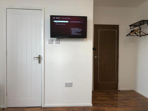 Studio in Bolton town, Short stay studio 5,, Bolton (photo 2)