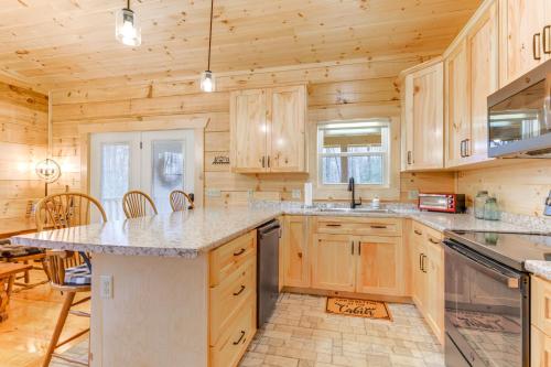 Smoky Mountain Cabin Rental with Hot Tub and Views! in Cosby, USA