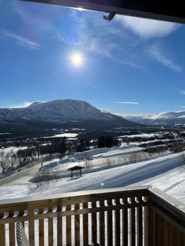 Flott leilighet med ski in ski out, utsikt og balkong - Apartment - Oppdal