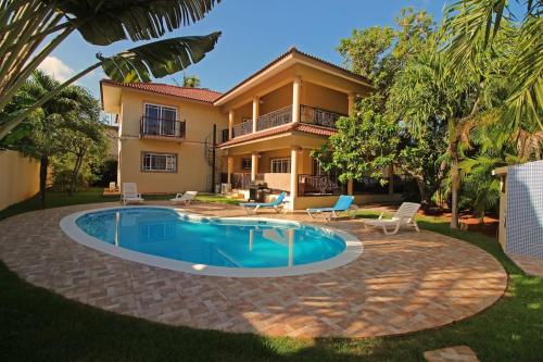 Luxe Comfort 8 Bedroom Villa with Private Pool & Entertainment