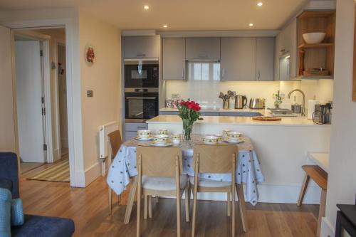 13 Combehaven - image 7