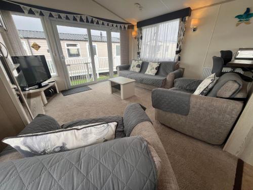 Heron 41, Scratby - California Cliffs, Parkdean, sleeps 6, pet friendly, bed linen and towels included - close to the beach