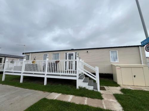 Heron 41, Scratby - California Cliffs, Parkdean, sleeps 6, pet friendly, bed linen and towels included - close to the beach