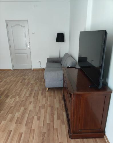 Christie's 3 central apartment to Bucarest 4