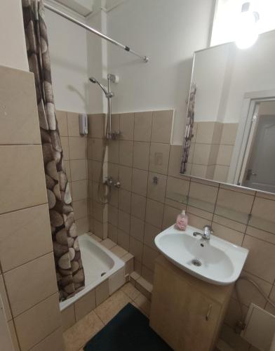 Christie's 3 Central Apartment To Bucarest - 부쿠레슈티