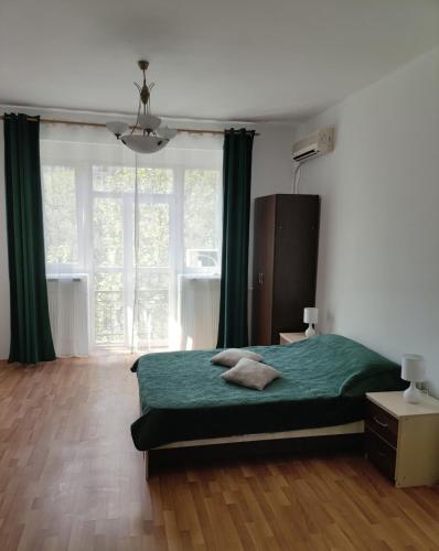 Christie's 3 central apartment to Bucarest 1