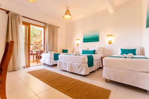 1 double bed, 2 twin beds