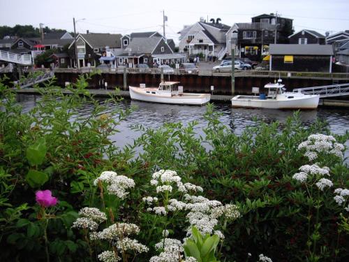 Perkins Cove Gem - Q934 Brought to you by GetAway Vacations Perkins Cove Gem - Q934 Brought to you by GetAway Vacations
