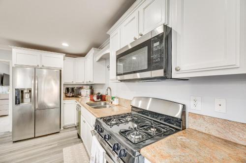 South Central Los Angeles Home with Patio in Compton, USA