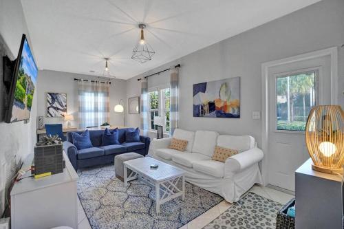 Stunning 2Bd 1Ba dream beach house in Surfside in Miami Beach (FL)