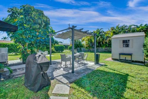 Stunning 2Bd 1Ba dream beach house in Surfside in Miami Beach (FL)