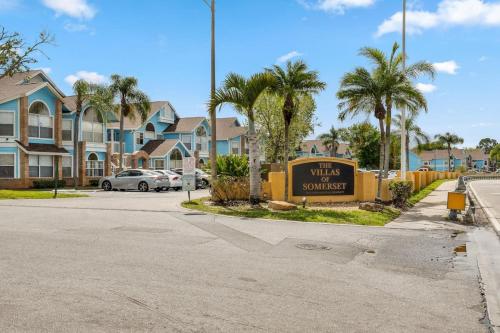 Spacious Bright Close to Disney with Pool and Gym in Kissimmee, USA