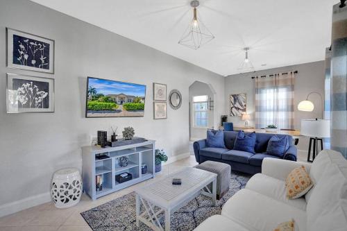 Stunning 2Bd 1Ba dream beach house in Surfside in Miami Beach (FL)