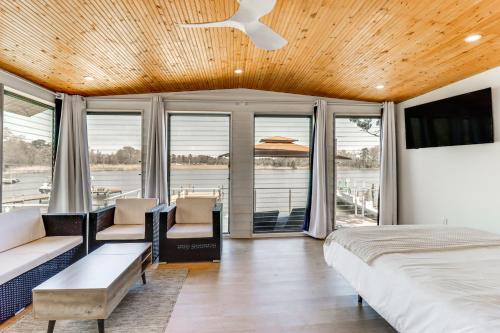 Waterfront Colonial Beach Studio with Boat Dock! in Colonial Beach, USA