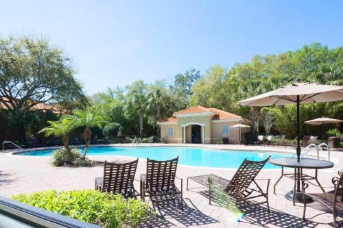 Lakeside Home Perfect for Family Stay Near Disney! - image 11