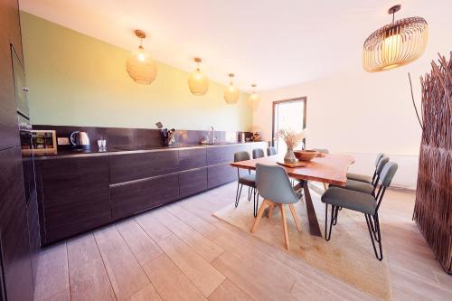 ห้องครัว, Villa avec jardin et piscine in กัลวี