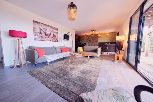 Villa avec jardin et piscine in กัลวี