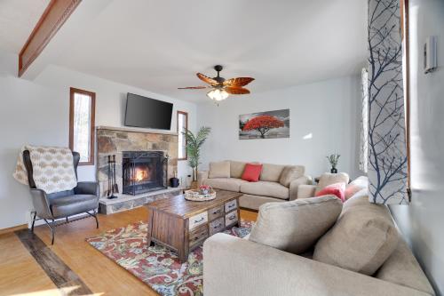 The Fox Den: Quaint & Cozy Cabin in East Stroudsburg, USA