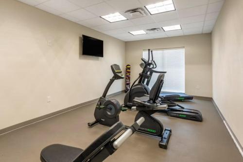 Sleep Inn & Suites- Clarksville - image 7