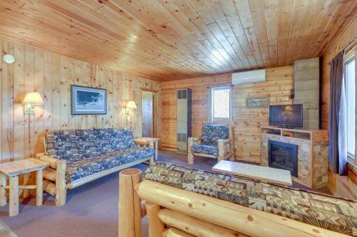 Wooded Park Rapids Cabin Lake Access, Boat Slip! in Arago, USA