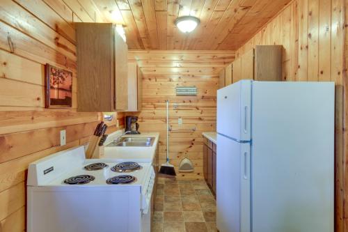 Wooded Park Rapids Cabin Lake Access, Boat Slip! in Arago, USA