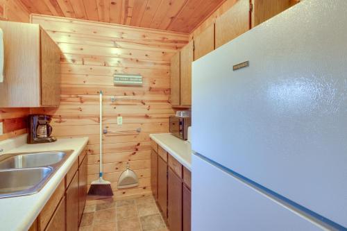 Wooded Park Rapids Cabin Lake Access, Boat Slip! in Arago, USA