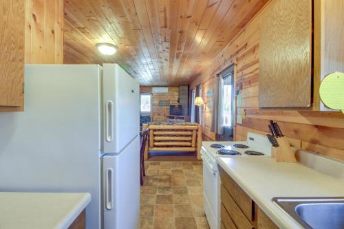 Wooded Park Rapids Cabin Lake Access, Boat Slip! in Arago, USA