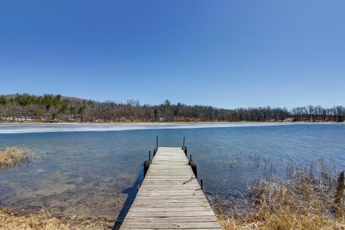 Park Rapids Lake Retreat with Dock and Screened Porch! in Arago, USA