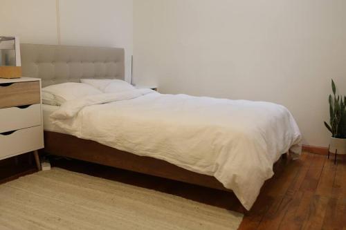 Beautiful & Massive 4 bdr with Bonus Perks! in New York, USA