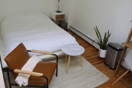 Beautiful & Massive 4 bdr with Bonus Perks! in New York, USA