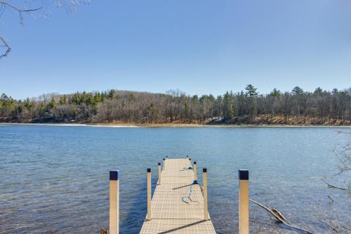 Lakefront Cabin Getaway in Park Rapids Boat Dock! in Arago, USA