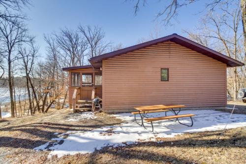 Cozy Park Rapids Cabin with Fire Pit and Lake Access