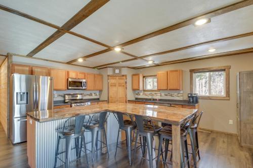 Lakefront Cabin Getaway in Park Rapids Boat Dock! in Arago, USA