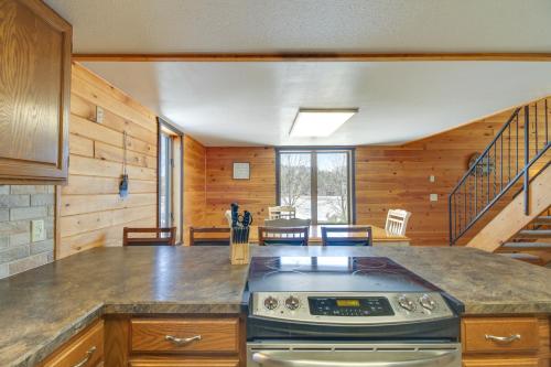 Park Rapids Cabin with Fire Pit and Lake View! in Arago, USA