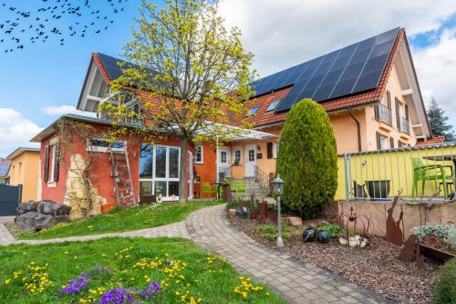 Hotel & Gästehaus Im Ziegelweg KLIMATISIERT Eintrittskarten für den Europa-Park erhalten Sie garantiert über uns, Руст (фото 2)