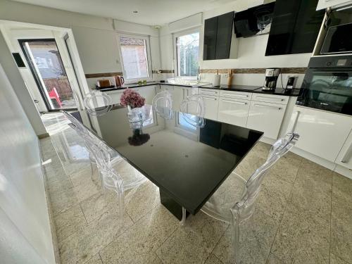 Le manoir Obernois - 5mn du centre - 10 pers. Room Type - Five-Bedroom House