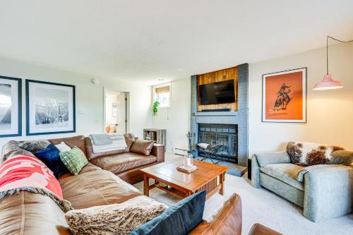 Fraser Condo with Ski Shuttle and Resort Amenities!