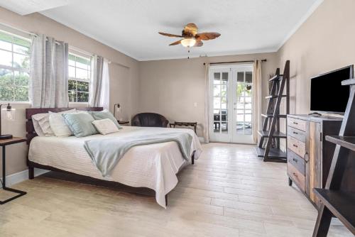 5BR Lush Marco Island Retreat w Pool