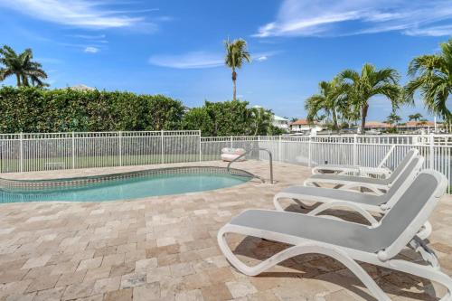 5BR Lush Marco Island Retreat w Pool
