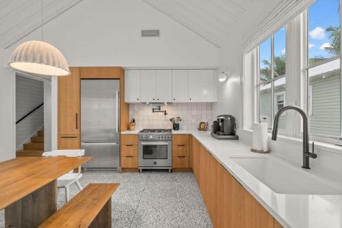 NEW! Casa Monte Cristo - Upscale Ybor Townhome in Tampa, USA