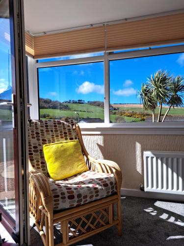 Leafield Holiday Home in Странрер