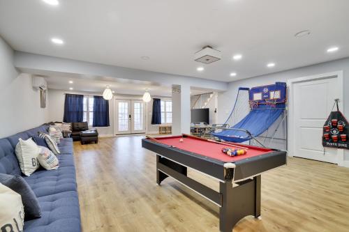 Large home in community w/pools&skiing in Bushkill, USA